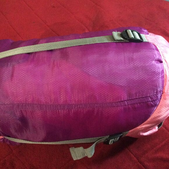 Gold Armour Sleeping Bag for Adults or Kids - Picture 3 of 9